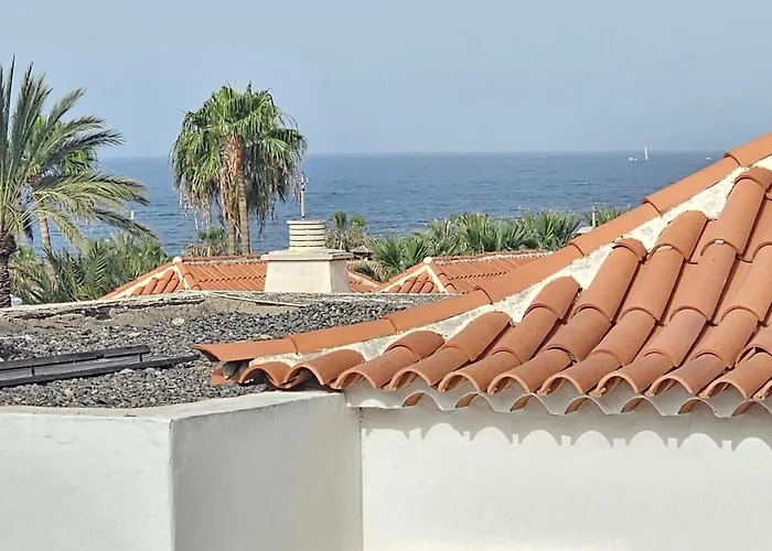 New Holidays & Pool ,aircond , Playa De Americas, Tenerife *