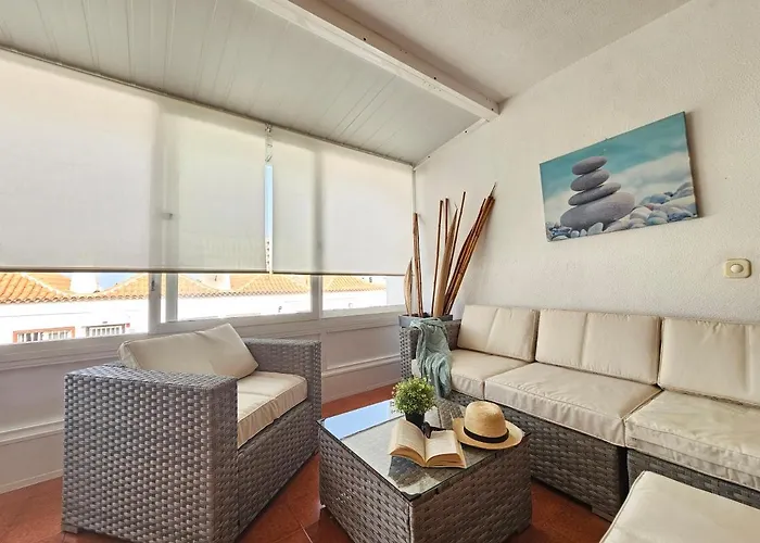 New Holidays & Pool ,aircond , Playa De Americas, Tenerife