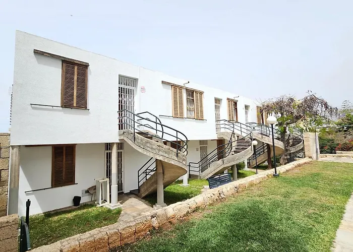 New Holidays & Pool ,aircond , Playa De Americas, Tenerife *