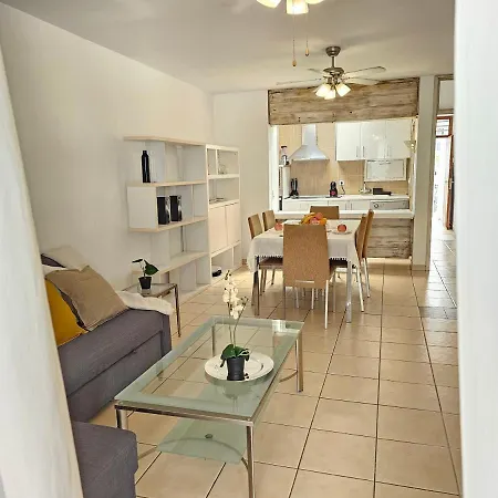 New Holidays & Pool ,aircond , Playa De Americas, Tenerife Lejlighed