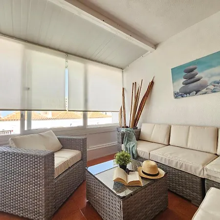 New Holidays & Pool ,aircond , Playa De Americas, Tenerife