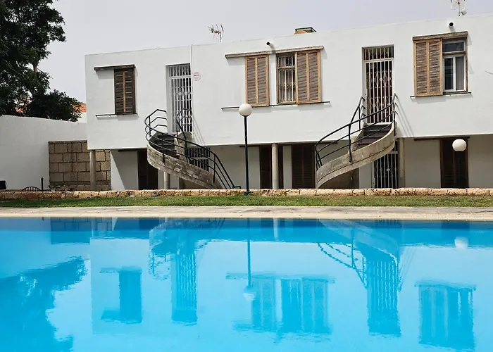 New Holidays & Pool ,aircond , Playa De Americas, Tenerife 阿罗纳