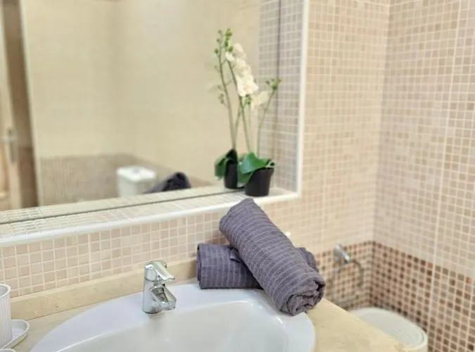 New Holidays & Pool ,aircond , Playa De Americas, Tenerife