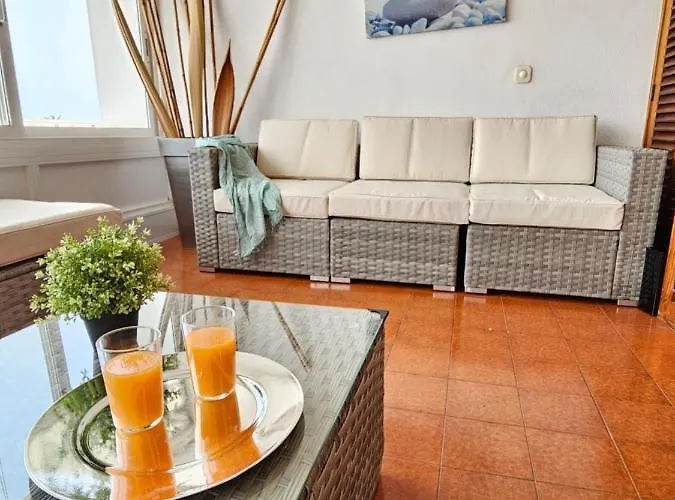 New Holidays & Pool ,aircond , Playa De Americas, Tenerife 公寓