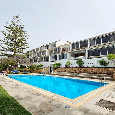 New Holidays & Pool ,aircond , Playa De Americas, Tenerife *