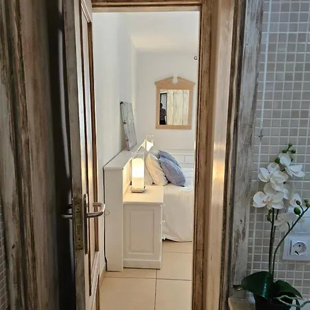 New Holidays & Pool ,aircond , Playa De Americas, Tenerife * 아로나