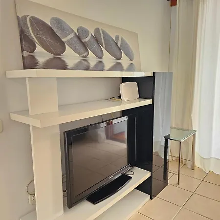 New Holidays & Pool ,aircond , Playa De Americas, Tenerife